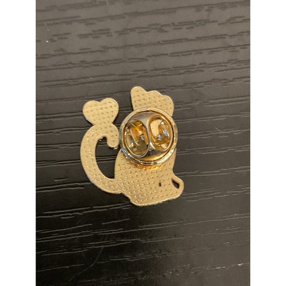 Black Cat With Heart Enamel Pin Badge - Picture 3 of 3